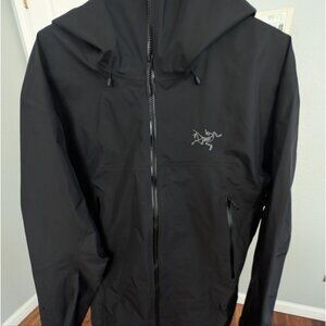 Arc'teryx Men's Black Raincoat Durable Versatile Mountain Shell Size Large Nwot